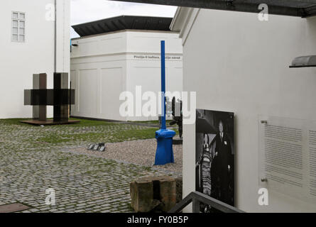 Cortile del Museo di Arte Contemporanea, sull'isola di Kampa, Praga, Repubblica Ceca Foto Stock