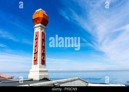 Cliftonville Lido segno su una scogliera a Margate, Kent. Foto Stock