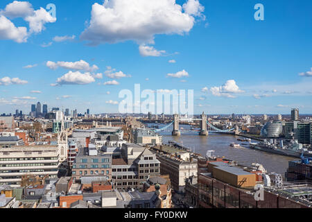 Vista panoramica dalla cima del monumento, Londra England Regno Unito Regno Unito Foto Stock