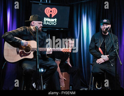 Bala Cynwyd, Pennsylvania, USA. 18 Aprile, 2016. American band alternative rock Good Charlotte visita Radio 1045 Foto Stock