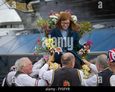 Morris ballerini intrattenere la folla in Greenwich Londra Foto Stock