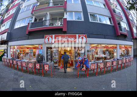 1-Euro-Shop, Potsdamer Strasse, Schoeneberg, Berlino, Deutschland Foto Stock