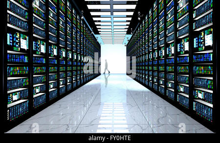 Il terminale monitor in sala server con rack server nel datacenter interno Foto Stock