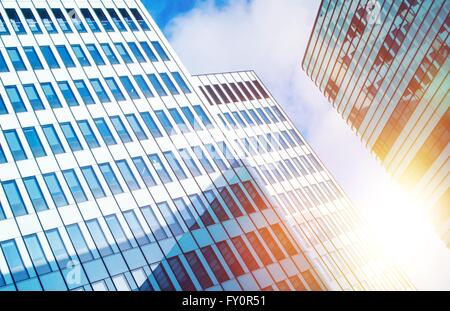 La costruzione di edifici commerciali del lavoro di ufficio concetto foto. Architettura moderna. Foto Stock
