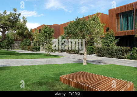 Kemer, Antalya, Turchia - 30 Maggio 2015: vista di edifici e alberi in hotel di lusso Maxx Royal, Turchia. Foto Stock