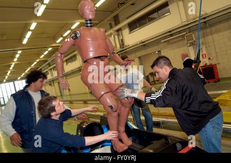 Università degli Studi di Milano - Sede Bovisa (Italia), Dipartimento di Ingegneria, crash test di laboratorio Foto Stock