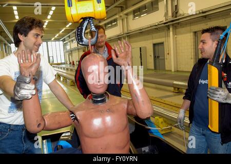 Università degli Studi di Milano - Sede Bovisa (Italia), Dipartimento di Ingegneria, crash test di laboratorio Foto Stock