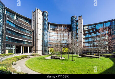 Vista posteriore di vedove scozzese di assicurazione vita edificio in Morrison Street Edinburgh in Scozia con giardino Foto Stock