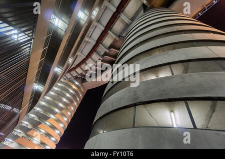 Milano, Italia - Luglio 2014: Colonna di dallo stadio di San Siro. Stadio è la casa delle squadre Milan e Inter. Foto Stock