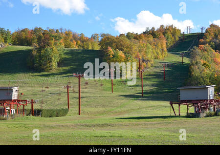 Big Powderhorn Ski resort in Bessemer, Michigan in autunno. Foto Stock