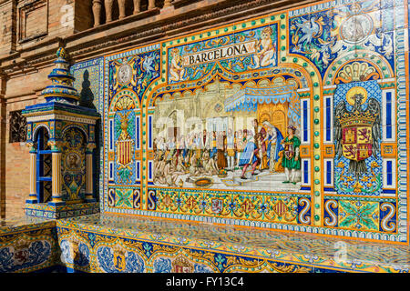 Antica ceramica, piastrelle ceramiche che rappresentano le province e le città della Spagna , Barcelona , Placa de Espana, piazza di spagna, Siviglia, una Foto Stock