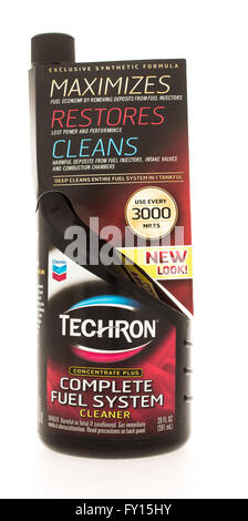 Winneconne, WI - 27 Luglio 2015: Bottiglia di Techron completare detergente per sistema di alimentazione carburante Foto Stock