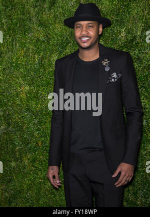 New York, Stati Uniti d'America. 18 Aprile, 2016. Carmelo Anthony assiste l'Undicesimo annuale di Chanel Tribeca Film Festival Artisti Cena presso Balthazar Credito: Ovidiu Hrubaru/Alamy Live News Foto Stock