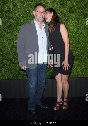 New York, Stati Uniti d'America. 18 Aprile, 2016. Attore Jean Reno e Nathalie Dyszkiewicz partecipare alla undicesima edizione Chanel Tribeca Film Festival Artisti Cena presso Balthazar Credito: Ovidiu Hrubaru/Alamy Live News Foto Stock