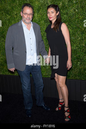 New York, Stati Uniti d'America. 18 Aprile, 2016. Attore Jean Reno e Nathalie Dyszkiewicz partecipare alla undicesima edizione Chanel Tribeca Film Festival Artisti Cena presso Balthazar Credito: Ovidiu Hrubaru/Alamy Live News Foto Stock