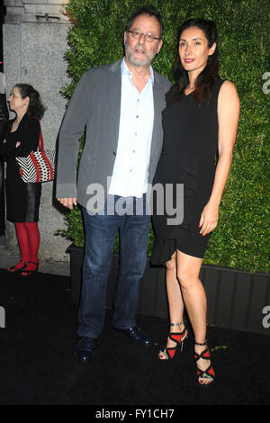 La città di New York. Xviii Apr, 2016. Jean Reno e Nathalie Dyszkiewicz partecipare alla undicesima edizione Chanel Tribeca Film Festival Artisti Cena presso Balthazar il 18 aprile 2016 a New York City. © dpa/Alamy Live News Foto Stock