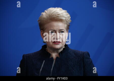 Berlino, Germania. Xx Apr, 2016. Della Lituania del Presidente Dalia ra Grybauskait? Incontra il Cancelliere Angela Merkel per ufficiale visita di stato. © Jakob Ratz/Pacific Press/Alamy Live News Foto Stock