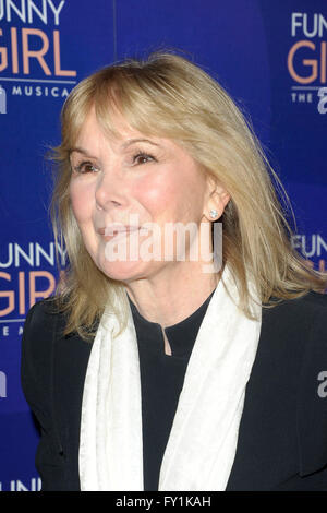 Londra, Regno Unito. Xx Apr, 2016. Ssan Hampshire frequentando il FUNNYGIRL il musical al Savoy Theatre London 20h Aprile 2016 Credit: Peter Phillips/Alamy Live News Foto Stock