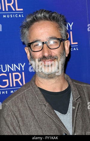 Londra, Regno Unito. Xx Apr, 2016. David Baddiel frequentando il FUNNYGIRL il musical al Savoy Theatre London 20h Aprile 2016 Credit: Peter Phillips/Alamy Live News Foto Stock