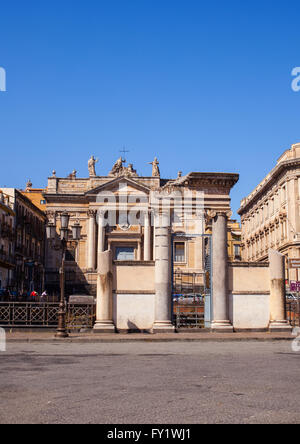 Vista l' Anfiteatro Romano in piazza Stesicoro, Catania Foto Stock