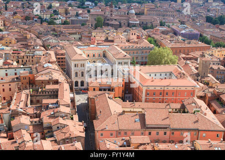 Vista da Asinelli, una delle due torri di Bologna, Italia. Foto Stock