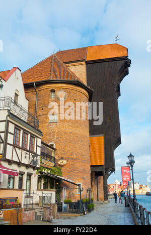 Zuraw, gru portuali, Dlugie Pobrzeze, Riverside promenade, Glowne Miasto, città principale, Gdansk, Pomerania, Polonia Foto Stock