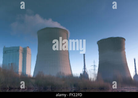 Turbine a gas a ciclo combinato, impianto Gersteinwerk Power Plant, riflesso nel fiume Lippe, Stockum, Werne Foto Stock