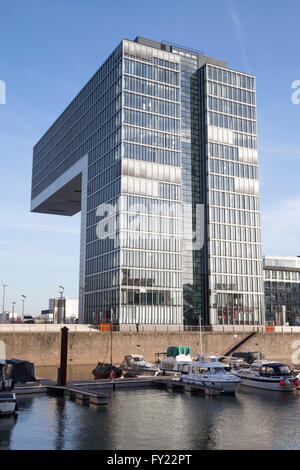 Edificio Kranhaus, Rheinauhafen, Colonia, nella Renania settentrionale-Vestfalia, Germania Foto Stock