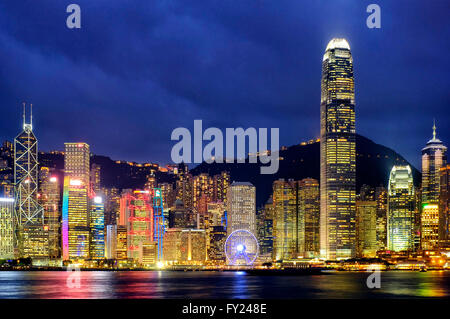 Isola di Hong Kong skyline dal Victoria Harbour, Hong Kong, Cina Foto Stock