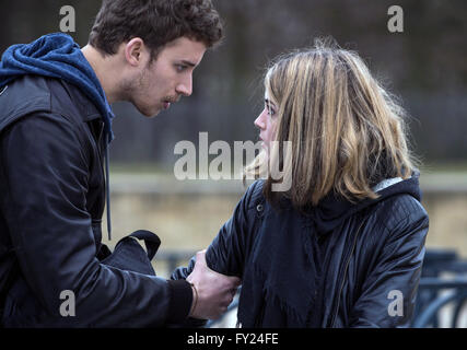 Elle (francese: Lei o il suo) è un imminente francese thriller psicologico diretto da Paul Verhoeven e scritto da David Birke, basato sul romanzo di Oh... da Philippe Djian, e interpretato da Isabelle Huppert Questa fotografia è per il solo uso editoriale ed è il copyright del film company e/o il fotografo assegnato dal film o società di produzione e può essere riprodotto solo da pubblicazioni in congiunzione con la promozione del film di cui sopra. Un credito per il film company è richiesto. Il fotografo deve anche essere accreditato quando noto. Foto Stock