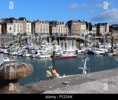 Vista della città di Dieppe e il suo pittoresco porto in Normandia, Francia. Foto Stock