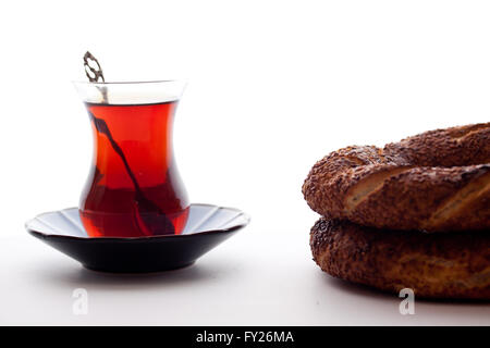 Tè turco e turco bagel simit Foto Stock