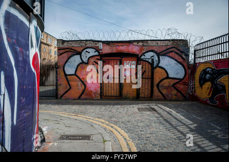 Un murale di artista di strada Stik su Grimsby Street E2 est di Londra Foto Stock