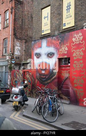 Un murale di Dale Grimshaw in Hanbury Street East London Brick Lane Foto Stock