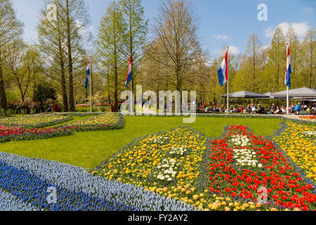 Mosaico di fiori ''l'età d'Oro" a Keukenhof, uno dei più grandi del mondo i giardini fioriti Lisse, South Holland, Paesi Bassi. Foto Stock
