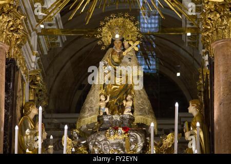 La statua della Madonna del abbandonato alla Virgen de los Desamparados Basilica Valencia Spagna Foto Stock