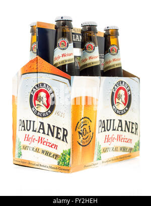 Winneconne, WI -3 Nov 2015: six pack di birra Paulaner. Foto Stock