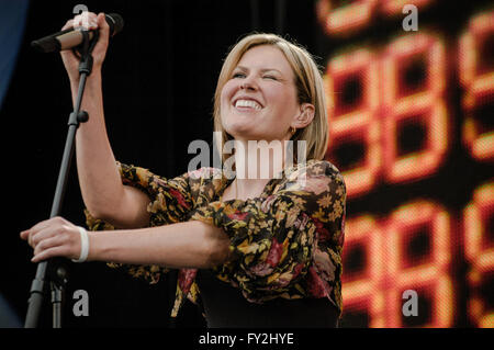 Live 8 a Hyde Park, Londra. Dido performing live Foto Stock