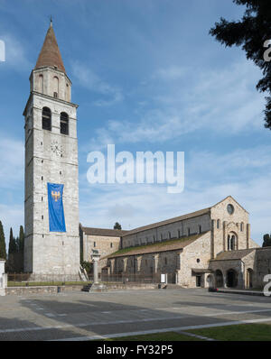 Basilica romanica con campanile, XI secolo, Aquileia, provincia di Udine, Friuli Venezia Giulia, Italia Foto Stock