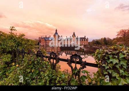 Castello di Anholt Isselburg nella regione del Basso Reno al tramonto Foto Stock