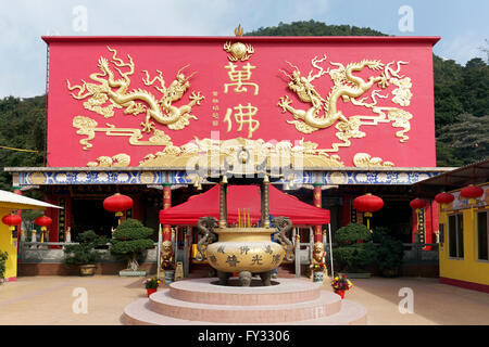 Temple Square con edificio principale e il Monastero dei Diecimila Buddha, Sha Tin, Nuovi Territori di Hong Kong, Cina Foto Stock