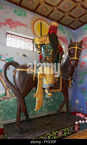 La figura del Bodhisattva a cavallo, Avalokitesvara buddista o Kwun Yam Tempio e il Monastero dei Diecimila Buddha, Sha Tin Foto Stock