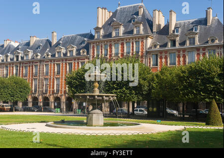 Place des Vosges, area di Marais, Parigi, Francia Foto Stock