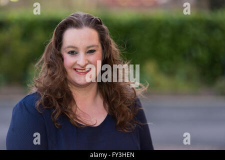 Jayne Cowan Cardiff North AM candidato nel 2016 elezioni gruppo Foto Stock