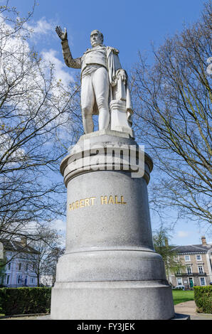 Statua di Robert Hall,un XIX secolo ministro battista, in de Montfort Square, New Walk, Leicester Foto Stock