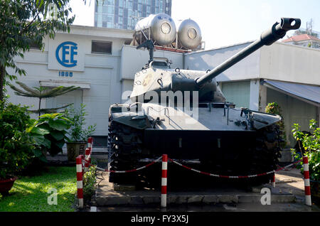 Antico esercito del serbatoio per mostrare a fronte di Ho Chi Minh City Museum on gennaio 22, 2016 in Ho Chi Minh, Vietnam Foto Stock