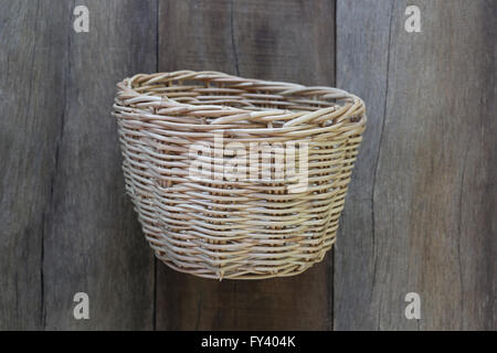 Basket weave di artigianato in legno vecchio per la progettazione dello sfondo. Foto Stock