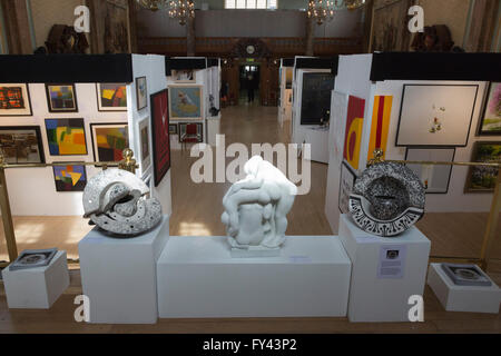 Londra, Regno Unito. Il 21 aprile 2016. Il ventunesimo Chelsea Art Fair si apre a Chelsea Old Town Hall e corre fino al 24 aprile 2016. Credito: Immagini vibranti/Alamy Live News Foto Stock