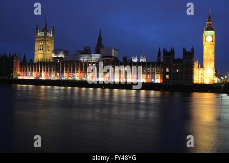 Londra, Regno Unito. Xxi Aprile 2016. Il Parlamento europeo nella bandiera degli Stati Uniti. Credito: Marc Ward/Alamy Live News Foto Stock