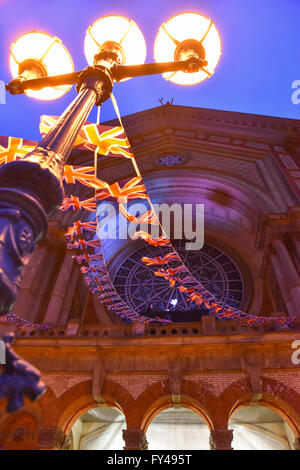 Alexandra Palace di Londra, Regno Unito. Xxi Aprile 2016. La Queen's novantesimo compleanno radiofaro in Alexandra Palace di Londra Nord Credito: Matteo Chattle/Alamy Live News Foto Stock